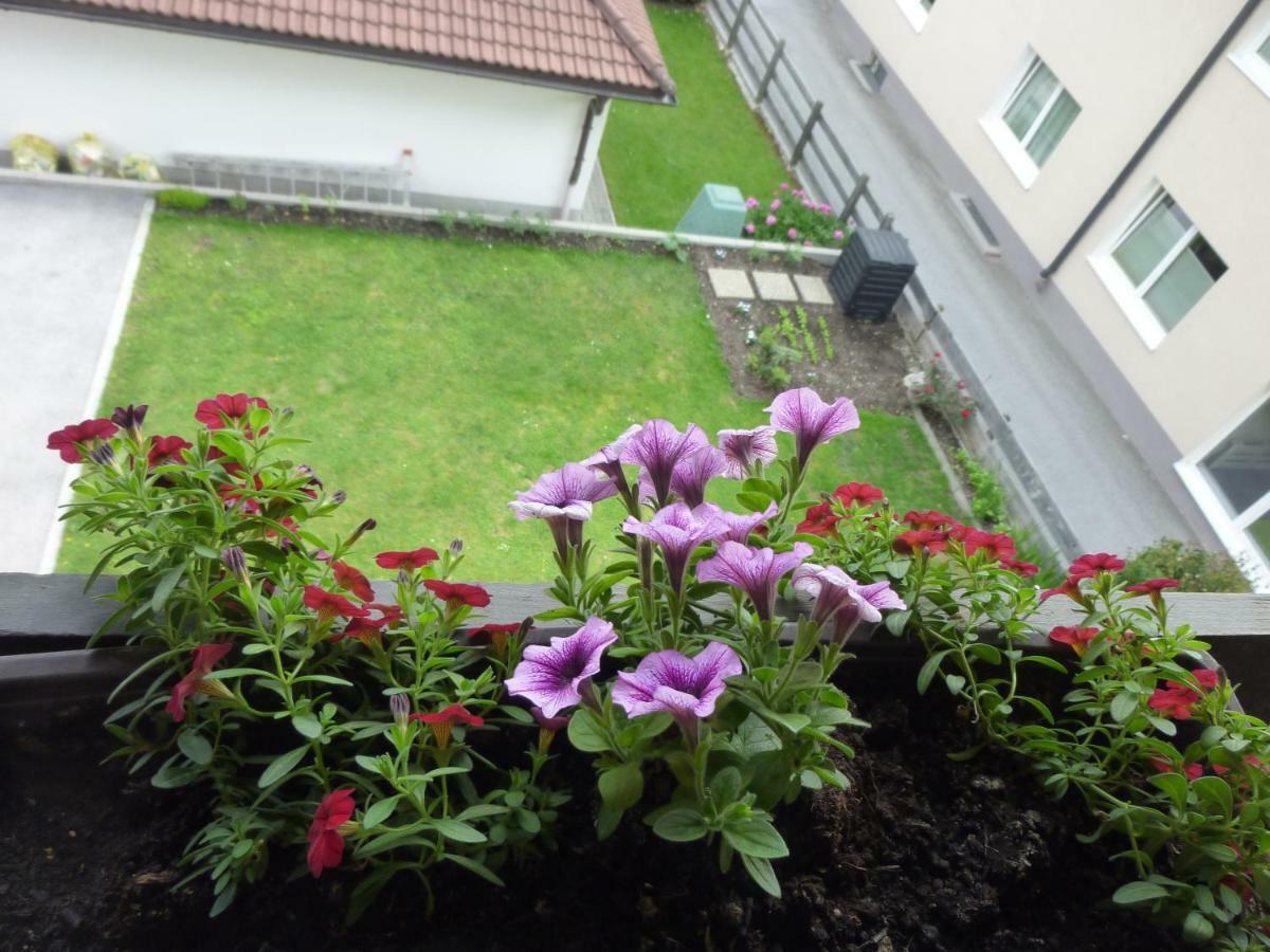 Pension Zu Hause Uttendorf Esterno foto